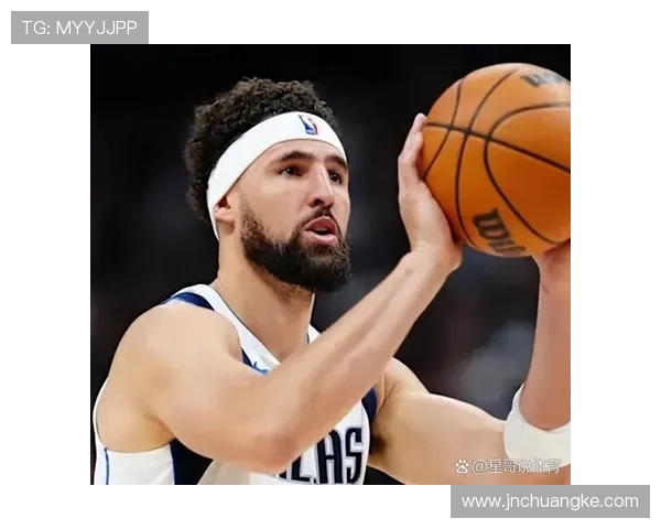 克莱汤普森状态低迷9投仅3中三分球命中率惨淡仅1中6